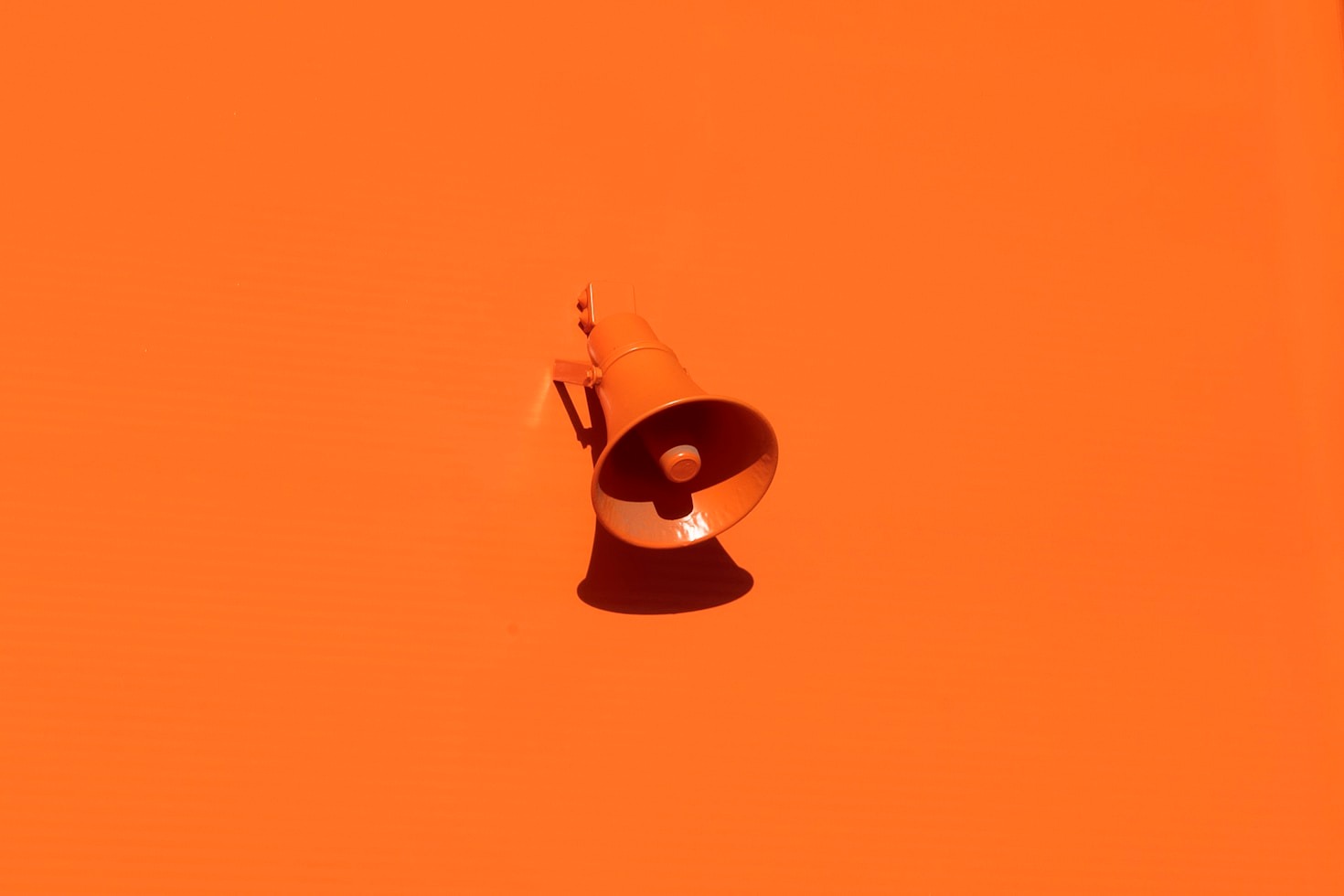 O impacto do estilo dos anos 60 no marketing atual